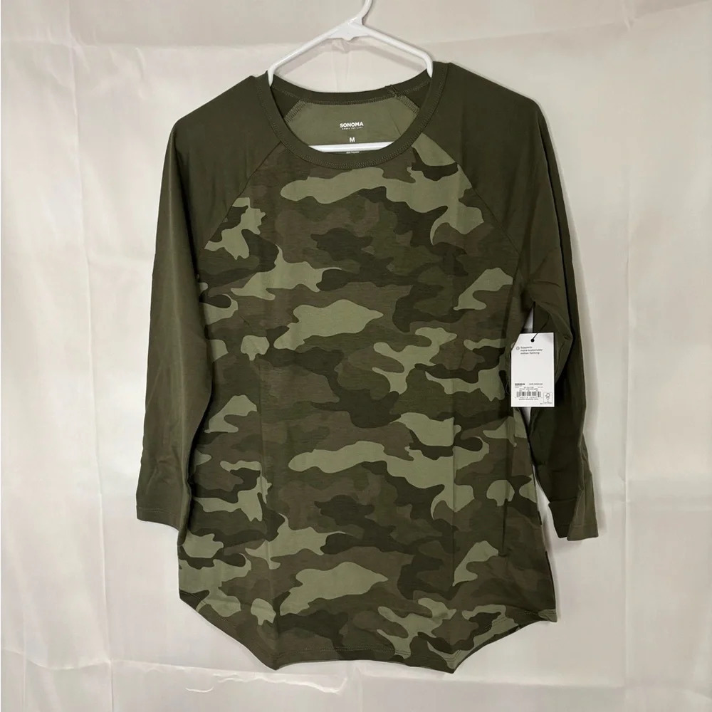 New with tags, womens size medium Sonoma shirt, #F721